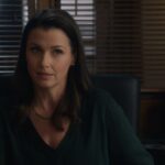 Vanessa Ray Instagram - You maybe can’t tell from this post, but like, she LOVES me. #Iknowit @bluebloods_cbs @bridgetmoynahan #jamko