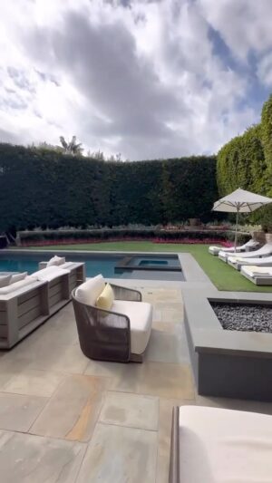 Vanessa Villela Instagram - Real Estate Day. Check out this beautiful home located in Brentwood Los Angeles, California, one of my favorite areas of this city! 😍
Contact me for more details and information.
#realestate #luxurylifestyle #interiordesign #luxuryhomes #mansions 

Día de Bienes Raíces🏠 💫🤩
¡Miren que hermosa casa ubicada en Brentwood Los Ángeles, California, una de mis áreas favoritas de esta ciudad! 😍
Contáctame para más detalles e información.