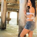 Vanessa Villela Instagram - Hello Familia! 🥰🦋I love Mondays, new week, new opportunities, ready to create magic and make my dreams come true! Who else loves Mondays? ☺️ Photo 1 smiling to life & my hubby (who took the pictures) 😍 Photo 2 I’m happy to where I am, trusting the process. Photo 3 Dreaming about what’s coming ⭐️💫🌠 Which photo are you today? ¡Hola familia! 🥰🦋Amo los Lunes, nueva semana, nuevas oportunidades, lista para crear magia y hacer mis sueños realidad! ¿Quién más ama los Lunes? ☺️ Foto 1 sonriendo a la vida y mi esposo (quien tomó las fotos) 😍 Foto 2 Estoy feliz de donde estoy, confiando en el proceso. Foto 3 Soñando con lo que viene ⭐️💫🌠 ¿Qué foto eres hoy