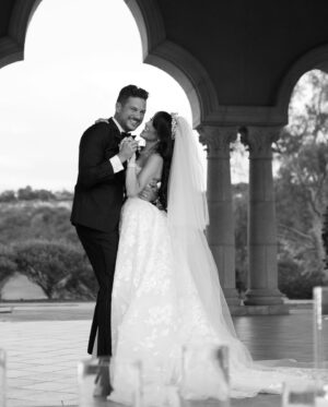 Vanessa Villela Instagram - Walking into our first dance was one of the most magical  moments of the wedding 👰🏻‍♀️🤵🏻‍♂️🥰❤️ I had tingles all over my body, I literally went to the moon and back🌙💫my prince, my husband, my best friend @tomfraud 😍Forever Te Amo!!! ❤️🦋❣️🦋❤️🦋❣️❤️🦋❣️

@Brides Exclusive

Wedding Dream Team🤩

Wedding designer and planner @ladee_designs 
Flowers @nancylobodesigns 
Dress  @galialahav 
Veil @forlovebridal 
Styling @genaromaldo 
Jewlery by @justdesi 
Makeup @pepegutierrezoficial 
Hair @elieraadelia 
Crown @mariaelenaheadpieces 
Tuxedo by @zegliobeverlyhills 
Venue @fairmontgranddelmar