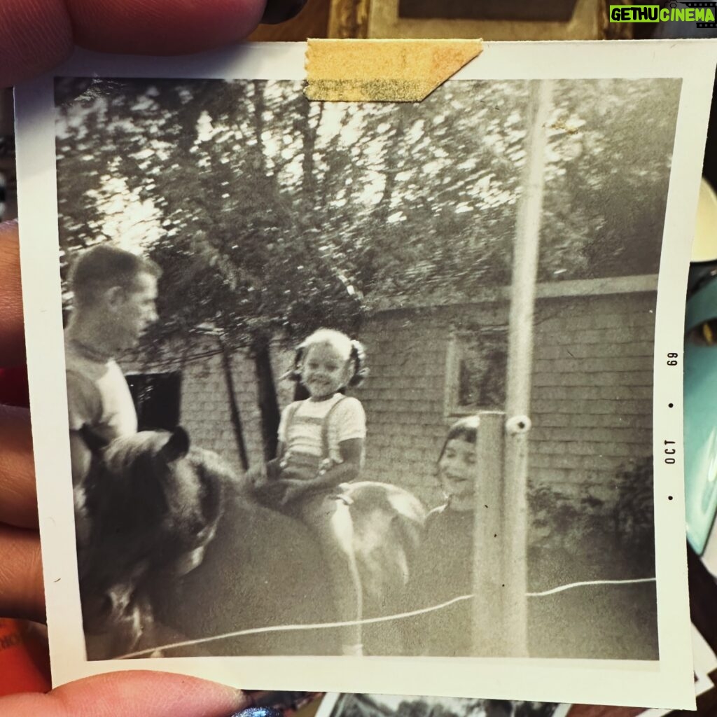 Vanessa Williams Instagram - This ain’t Texas…it’s Derby, NY in 1969 at The Sargent Family farm. Debbie Sargent was my mom’s Fredonia College roommate and those visits to Debbie and Bob’s farm ignited my passion for horses 🐴