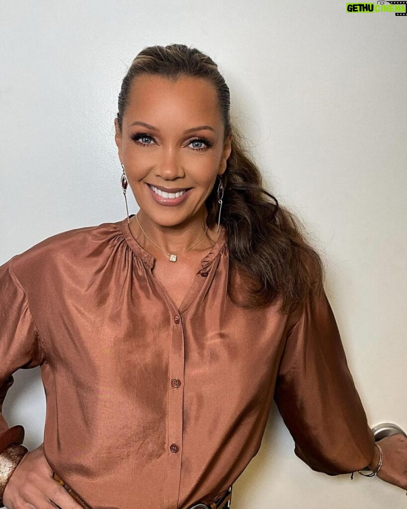 Vanessa Williams Instagram - Makeup @deney_adam Thanks Deney for my gorgeous glam this morning ☀️💋 ・・・ These legs were on @thetodayshow @vanessawilliamsofficial check out her new single OUT NOW! #makeup #music #icon Pants @eduardolucerola Blouse @josephfashion