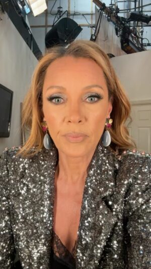 Vanessa Williams Instagram - Monday the 11th on @tamronhallshow then @sheencenter Monday night 🎄Come on down for some holiday cheer