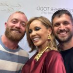 Vanessa Williams Instagram - #BargainBlock in the house 🙌🏽 Love watching @keithbynum_ & @emuralit on @hgtv and sharing some holiday cheer