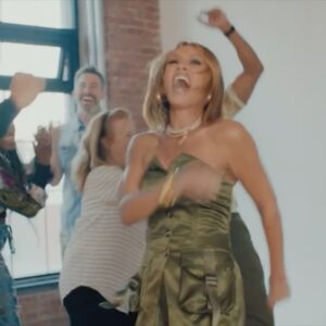 Vanessa Williams Instagram - Ready to twist, twirl, and tango into the weekend? Let’s kick off with my latest single, ‘Legs (Keep Dancing)’! Pre-order now and join the groove 💃🏽💃🏽💃🏽( link 🔗 in bio) . Share your moves with me (song clip available on Insta Reels). Plus, subscribe to my YouTube for exclusive backstage shenanigans! 🎶💃 #SaturdayShuffle #LegsKeepDancing”

#vanessawilliams #newsong #dance #dancechallenge #newsingle #saturdaydance #share

Thank you to my wonderful team ❤️
Credits:
Green Satin Outfit - @adriennelandau 
Red pants and dancers’ wardrobe - @trashandvaudeville 
Choreography- @rickeytripp 
Additional choreography- @justjaquez