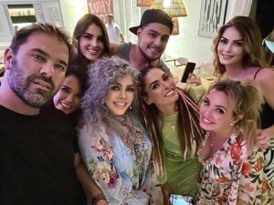 Verónica Castro Instagram - #galileamontijo mi queridísima felicidades y gracias por ser tan amorosa con todos. Una noche muy especial. 🙏🙇🏻‍♀️🌹🌹🌹🌹🌹