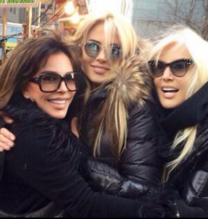Verónica Castro Instagram - Llegó el intercambio las Sisters de Argentina bienvenidas @mechasarra y #susanagimenez todo el éxito del mundo 🔥🔥🔥🙏🤩🌹🌹🌹
