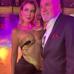 Verónica Montes Instagram - Momentos increíbles que quedarán grabados en mi corazón. 😊❤️ Una noche increíble con mi familia de El Maleficio❤️🔥 ¡No se la pierdan! Dress by: Martha y equipo de @televisa Hair style: @judithvaz_peinados 💄: @blancamartinez.makeupartist #elmaleficio #juliaperalta #actriz #veronicamontes #mexico