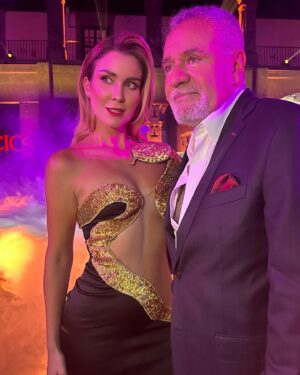 Verónica Montes Instagram - Momentos increíbles que quedarán grabados en mi corazón. 😊❤️
Una noche increíble con mi familia de El Maleficio❤️🔥
¡No se la pierdan! 

Dress by: Martha y equipo de @televisa 
Hair style: @judithvaz_peinados 
💄: @blancamartinez.makeupartist 
#elmaleficio #juliaperalta #actriz #veronicamontes #mexico