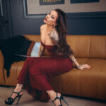 Vera Bambi Instagram - A good dress always brings out my inner goddess. My personal reminder that elegance and femininity are always in style. Check the comments, I love to spark up some good conversation, you'll find me there 😉