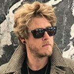 Vera Farmiga Instagram - The big FIVE-OH today, @RennHawkey. One billion, five hundred seventy-seven million, eight hundred eighty thousand seconds and counting, of you being the coolest, sexiest, most fun-loving, affectionate, caring, tenacious, awesome human on the planet. You’re the King of our hearts, the jester of our kingdom, the smile on our faces. Keep unfolding with grace, with mischief, with audacity, and music. We love you, our Pied Piper xoxo me, @fynnhawkey, @gyttahawkey, Muppet, and G-Zilly. Till death do us part, and not even then. Happy 50, Papa. Keep playin’ with ‘em cabbages!