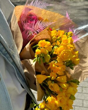 Vicky Kaya Instagram - 💐 #ootd #mondaymood #flowers