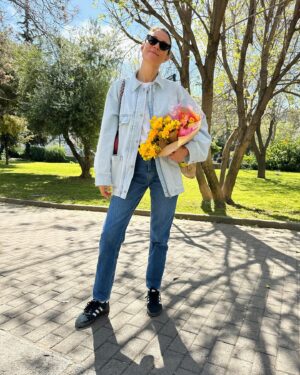 Vicky Kaya Instagram - 💐 #ootd #mondaymood #flowers