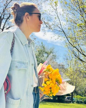 Vicky Kaya Instagram - 💐 #ootd #mondaymood #flowers