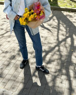 Vicky Kaya Instagram - 💐 #ootd #mondaymood #flowers