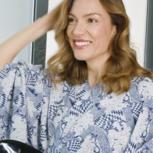 Vicky Kaya Instagram - #Ad 🤍 To @pantene.greece χάρη στη φόρμουλα Bond Technology , η οποία έχει συγκεντρωμένα υψηλότερα επίπεδα λιπιδίων και αντιοξειδωτικών, προστατεύουν τη δομή της τρίχας, μειώνοντας τη φθορά από  τους εσωτερικούς και εξωτερικούς ρύπους και μου χαρίζει υπέροχα δυνατά και υγιή μαλλιά! 💁🏼‍♀️ Εσύ θα το δοκιμάσεις; 

@pantene.greece 
#Pantene #PanteneGreece #BondTechnology