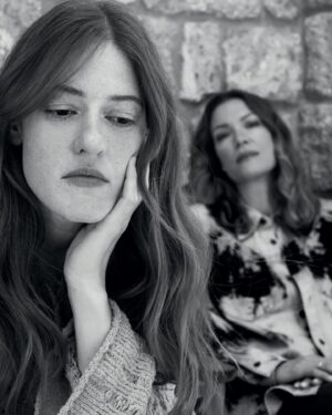 Vicky Kaya Instagram - 🎬 Did you spot us having fun with @sofiakokkali on the pages of the May issue of @marieclairegreece? It was a pure blast, thank you!!! 🙏🏻🤩🫶🏼❤️ #marieclaire #polydroso