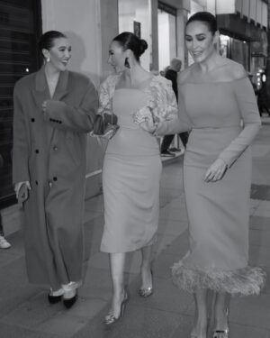 Vicky Martín Berrocal Instagram - No sé que me hace más ilusión, si abrir @victoria.coleccion en mi querida Málaga o ver que después de 19 años seguís acompañándome y gritando mi sueño. Gracias Málaga por  haberme acogido con tantísimo cariño y por hacerme pasar una noche inolvidable. Aterrizamos con nuestra segunda tienda en Andalucía y os esperamos ♥️