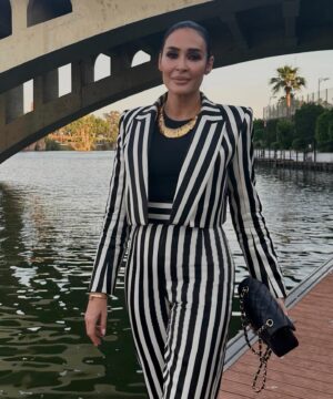 Vicky Martín Berrocal Instagram - Un día de feria 🎡 

Total look @victoria.coleccion ESTUDIO
Collar @paolasighinolfi_ 
📸 @mr_jdelgado