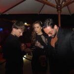 Victoria Mehault Instagram - Recap sur la soirée @magnum où j'ai été une fois de plus une paparazzi 😂 Depuis que j'ai cet appareil photo c'est un enfer, c'est devenu l'extension de mon bras !!! Mention spéciale au retour en chaussettes parce que trop mal aux pieds en talons (chaussettes qui ne sont d'ailleurs même pas à moi 😭)