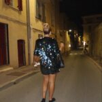 Victoria Mehault Instagram - Recap sur la soirée @magnum où j'ai été une fois de plus une paparazzi 😂 Depuis que j'ai cet appareil photo c'est un enfer, c'est devenu l'extension de mon bras !!! Mention spéciale au retour en chaussettes parce que trop mal aux pieds en talons (chaussettes qui ne sont d'ailleurs même pas à moi 😭)