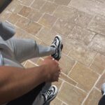 Victoria Mehault Instagram - Celui qu'on ne voit jamais mais qui est toujours là 🤍 Je peux vous assurer que si vous me voyez soigner un pieds c'est que je suis vraiment amoureuse (est ce que mon mec est michele morrone? peut être)