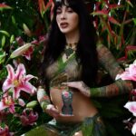 Victoria Volkova Instagram - me siento la más fértil en el jardín de @jeanpaulgaultier makeup x @belusaenz arte x @_pandorama hair x @aldo.ek set design x @florescosmos foto x @carlosmart1 #labelle #paradisegarden