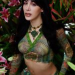 Victoria Volkova Instagram - me siento la más fértil en el jardín de @jeanpaulgaultier makeup x @belusaenz arte x @_pandorama hair x @aldo.ek set design x @florescosmos foto x @carlosmart1 #labelle #paradisegarden
