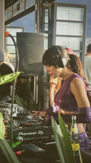 Victoria Volkova Instagram - ojalá tocar en @sundaysundaymx fuera eterno ♾️💜✨
