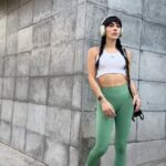 Victoria Volkova Instagram - mi outfit para entrenar hoy usando la nueva línea Adidas Training S 💚🎧 @adidasmx #creadoconadidas #adidastraining