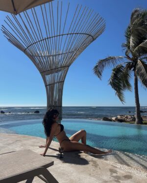 Victoria Volkova Instagram - ¿cómo vives? 🌹💖