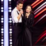 Viktoriya Dayneko Instagram - Шоу Дуэты - это всегда неожиданность. Не буду рассказывать предысторию этой съемки (если коротко, я узнала о песне за 2 часа до мотора), но когда я услышала, что нужно спеть Shallow, то сразу согласилась. Это была моя мечта. До этого два раза пела ее в караоке, и кто со мной давно, те, возможно, помнят. Я всегда хотела спеть ее именно с @mr.alexsparrow , потому что была уверена, что он сделает это очень классно. И я ничуть не ошиблась! Это было круто! Спасибо дорогие @weitmedia @yuliasumacheva @tvrussia