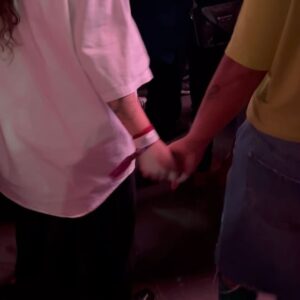 Vitória Falcão Instagram - fui muito feliz no @mita.festival 🤍 vi minha amiguinha vendo a banda do coração e sendo muito feliz. amei muito meu casal pefelido. me embrenhei com minhas irmãs, 1 e 3, uma em três, todas por uma e aquela pataquadinha q a gente sabe bem como é o amor. na última foto, tou em frente a prefeitura dessa cidade maluca q me dá um monte de coisa e me bota doida tb. a lua em cima, lucas e nay na minha frente, bem como minha vida é

prontas pra turnê das namoradeiras?  jajajajajjajajaja