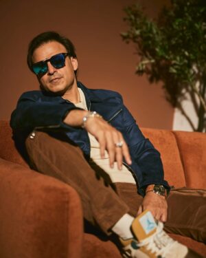 Vivek Oberoi Instagram - Blessing your feed with some Summer Hues! 😎🌞