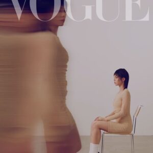 Vivian Sung Instagram - #VogueECover  宋芸樺的夢，是體驗，是探索，是無所畏懼的。
以前的她總喜歡把生活塞滿滿，覺得唯有滿才有充實感。現在卻慢慢覺得，人生的體驗更重要，於是寧可提早出門，放慢腳步，用舒緩的心情觀察生活周遭一切的發生，欣賞所有發生的狀態與改變。

「然後你會發現，原來在不注意的時刻發生了那麼多事情，那種感覺，就好像在看電影，同時卻又是如此真實的，生活。」當轉換思維，不用「預測」的角度去看自己所做的事情，一成不變竟可能轉換成為驚喜與奇蹟。

看著重新發現的自己，她也好奇著，當把框架盡自己所能的撐到最大時，會看見一個什麼樣的宋芸樺？「就像我一直很好奇，我光明面與黑暗面的極限在哪裡？」

🔗 看更多獨家精彩專訪內容，請點 @voguetaiwan 首頁連結

Talent: 宋芸樺 VivianSung ＠bravolav

APAC Editorial Director: Leslie Sun @sunles
Project managing director: Amber Lo @yenchenlolo
Managing editor: Emma Huang @emmahuang1030
Photographer: Chou Mo @chou_mo_
Video Director: Eric Wang @ddaviw
VFX: Elsa Tsai @peiyu2d
Gaffer: Cash @cashng
Stylist: Kevin Cheng @orangekai @thekaiissue
Interview: Ariel Hsu
Makeup: Jimy Wu @backstagejimywu
Hair: Ares 威奇 @80s_ares @80sstudio
Fashion: Calvin Klein @calvinklein

#宋芸樺 #VivianSung #vogueceleb