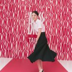 Vivian Sung Instagram - Love Out Loud ♡‘ 我和你 我想你 我愛你 初戀的味道，就像我人生中第一瓶香水《MISS DIOR花漾迪奧淡香水》，偶然的相遇，卻有著令人難忘浪漫甜甜的香氣。 久違的跟 @kaikaiko 合體在MISS DIOR巡香愛戀之旅，「為愛勇為」的主題，充滿著讓人怦然心動、奔放迷人的氣息，一定要到忠孝sogo逛逛，怎麼拍都有戀愛的感覺！ Miss Sung loves Miss Dior 💋 @diorbeauty @diorbeautylovers #DIOR #MISSDIOR #LOVEOUTLOUD #MISSDIORPARFUM