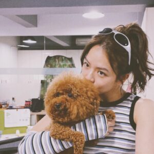 Vivian Sung Instagram - I’m a Dog person, and you ?  Woof Woof 🦴
