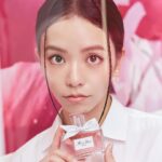 Vivian Sung Instagram - Love Out Loud ♡‘ 我和你 我想你 我愛你 初戀的味道，就像我人生中第一瓶香水《MISS DIOR花漾迪奧淡香水》，偶然的相遇，卻有著令人難忘浪漫甜甜的香氣。 久違的跟 @kaikaiko 合體在MISS DIOR巡香愛戀之旅，「為愛勇為」的主題，充滿著讓人怦然心動、奔放迷人的氣息，一定要到忠孝sogo逛逛，怎麼拍都有戀愛的感覺！ Miss Sung loves Miss Dior 💋 @diorbeauty @diorbeautylovers #DIOR #MISSDIOR #LOVEOUTLOUD #MISSDIORPARFUM