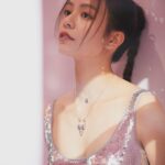 Vivian Sung Instagram - 今年的聖誕禮物，就決定是你了 @theofficialpandora 💎❤️✨🎀🎁 #PandoraMoments #MomentswithPandora #PandoraTW #lovesunboxed