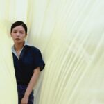 Vivian Sung Instagram - #BellaStar 宋芸樺21歲以電影《等一個人咖啡》出道，翌年就以《我的少女時代》紅遍兩岸三地，成為那些年最備受矚目的怪物新人。 10年過去仍然戲約不斷，卻大膽撕下愛情片女王的標籤，嘗試更多不同的角色及戲路，讓觀眾看到她更多元的面貌。2023年她更跨足國際，挑戰用外語演出法國電影《榮耀之路》，精彩的表現使她獲得滿堂彩，而今年則是首度進軍韓國影視圈，再次將她的演藝事業推向更高的舞台。 監製｜Toby Hsu @tobyotron 造型｜Chun Chao @thechaochun 攝影｜Zhou Chuan @_zhou_chuan 影音｜Lia Lee @sian.1 撰文｜Andie Shih 化妝｜Claire @clairechengmakeup @21caratmakeup 髮型｜威奇 @80s_ares @80sstudio 協力｜Christine Lin @christiniful 服裝｜Max Mara @maxmara #Bellataiwan #Bella儂儂 #做自己最時尚 #請按追蹤關注儂儂 #maxmara #宋芸樺