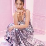 Vivian Sung Instagram - 今年的聖誕禮物，就決定是你了 @theofficialpandora 💎❤️✨🎀🎁 #PandoraMoments #MomentswithPandora #PandoraTW #lovesunboxed