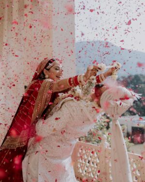 Vrushika Mehta Instagram - Picking the red lehenga wasn't just a choice; it was like making a dream come true. Everything worked out exactly how I wanted!

Thank you @asopalav ❤️

And how can I forget the traditional yet elegant veil made by my mom and @_usha_maurya aunty ❤️

Captured by: @smaryafilms 
Jewellery: @paldzigns.jewel 

#rabhdivrushyy #wedding