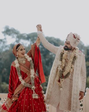 Vrushika Mehta Instagram - Picking the red lehenga wasn't just a choice; it was like making a dream come true. Everything worked out exactly how I wanted!

Thank you @asopalav ❤️

And how can I forget the traditional yet elegant veil made by my mom and @_usha_maurya aunty ❤️

Captured by: @smaryafilms 
Jewellery: @paldzigns.jewel 

#rabhdivrushyy #wedding