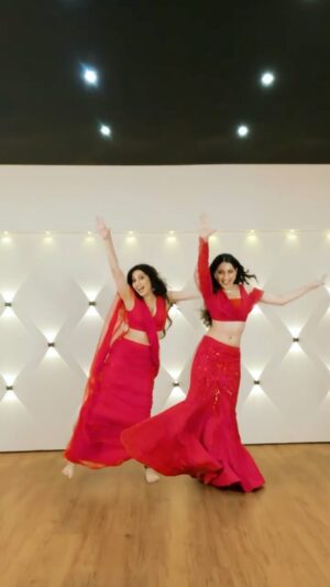 Vrushika Mehta Instagram - Both of them are looking like a WOW 🤩 
#reelitfeelit #feelitreelit #reels #reelsinstagram
