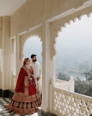 Vrushika Mehta Instagram - Picking the red lehenga wasn't just a choice; it was like making a dream come true. Everything worked out exactly how I wanted!

Thank you @asopalav ❤️

And how can I forget the traditional yet elegant veil made by my mom and @_usha_maurya aunty ❤️

Captured by: @smaryafilms 
Jewellery: @paldzigns.jewel 

#rabhdivrushyy #wedding