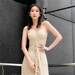 Wan-Ting Tseng Instagram - 這套衣服也太好看了 我整個霸氣滿分 跟我戲裡面的角色完全判若兩人 期待已久的省省吧我家富貴發 為了讓媽味十足 我真的連保養的錢都省了 整部戲完全不化妝 隔離霜都不能有顏色的那種 比所有男演員的妝髮時間還短 其實我才是男主角🤣🤣🤣 四月十二號起每週五晚上十點 就要跟大家在三立都會台見面啦 你們會坐等收看吧⋯⋯ Outfit : #rokhHM #hm @hm @rokhofficial Jewelry : @tasaki_intl #TASAKI #TASAKITAIWAN Heels : @jimmychoo @bluebelltw