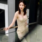 Wan-Ting Tseng Instagram - 這套衣服也太好看了 我整個霸氣滿分 跟我戲裡面的角色完全判若兩人 期待已久的省省吧我家富貴發 為了讓媽味十足 我真的連保養的錢都省了 整部戲完全不化妝 隔離霜都不能有顏色的那種 比所有男演員的妝髮時間還短 其實我才是男主角🤣🤣🤣 四月十二號起每週五晚上十點 就要跟大家在三立都會台見面啦 你們會坐等收看吧⋯⋯ Outfit : #rokhHM #hm @hm @rokhofficial Jewelry : @tasaki_intl #TASAKI #TASAKITAIWAN Heels : @jimmychoo @bluebelltw