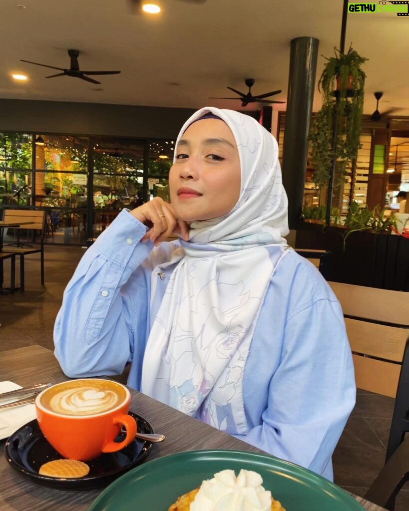 Wan Sharmila Instagram - I’d rather take coffee than compliments. Bitter but grounded . F :) That smile matters. Alhamdulillah thank you 😊