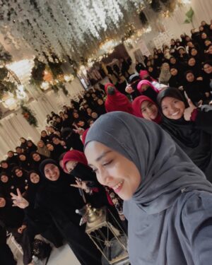 Wan Sharmila Instagram - If you are grateful, I will surely increase you. ( in favor) - Surah Ibrahim 14:7

When in Sandakan, Sabah. 
Terima Kasih semua! Ada rezeki kita jumpa lagi. Syukran @muslimahazzahraofficial