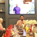 Wan Sharmila Instagram - Sudah tertulis.. cerita semalam yang indah. Seindah sahabat-sahabat yang hadir semalam. Hope korang enjoy dengan ‘PP’ yang Lala buat.😄. Kemonnn kita pun ada private party! 🤗 Jom kita siap-siap tulis doa-doa supaya kita boleh baca 5 minit sebelum berbuka puasa Ramadhan nanti. Ingat untuk minta akhirat banyak2 tau! Doa org yg berpuasa pada bulan Ramadhan InnSyaaAllah diangkat.😉🫶 Thank you Da’i @izzharnazri diatas ilmu. Thank you juga buat yang baik hati bagi goodies yang banyak untuk semua. Korang boleh support business beliau tau. @sspremiumbites Semoga @thenurmy terus dalam Rahmat & Kasih Sayang Allah ♥️🌸